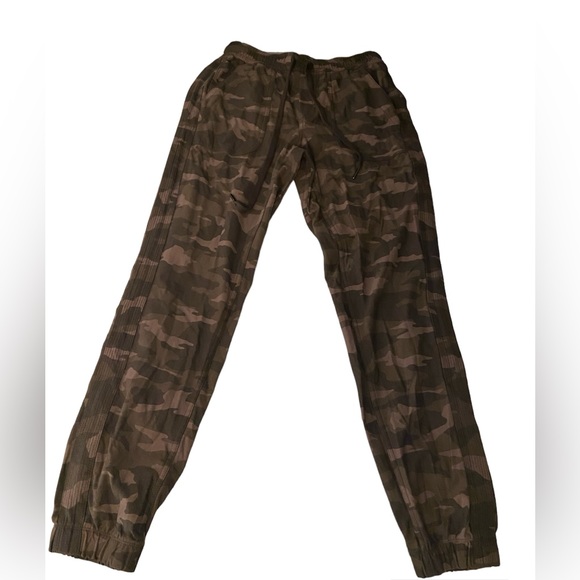 Athleta Camo Farallon Joggers - Picture 4 of 6
